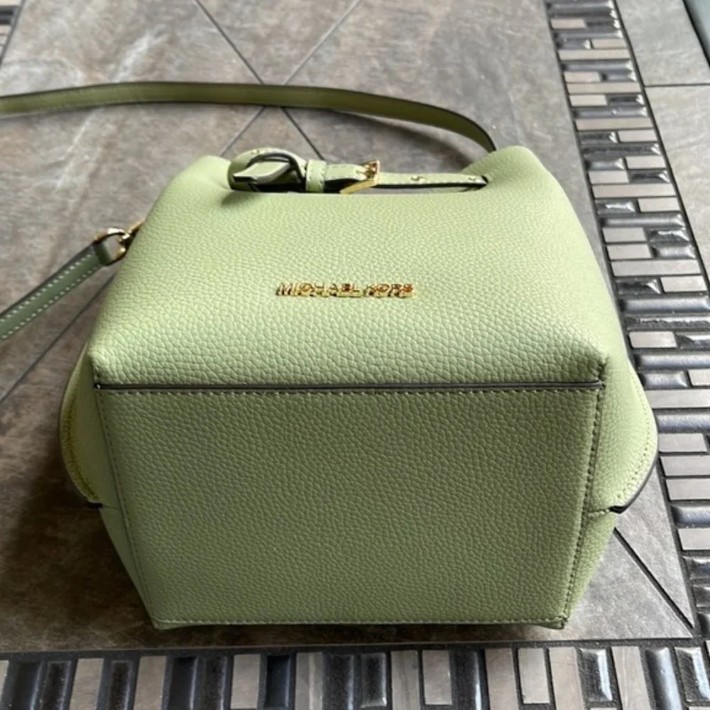 Michael Kors Emilia Small Bucket Bag Messenger Leather Light Sage - Picture 2 of 16